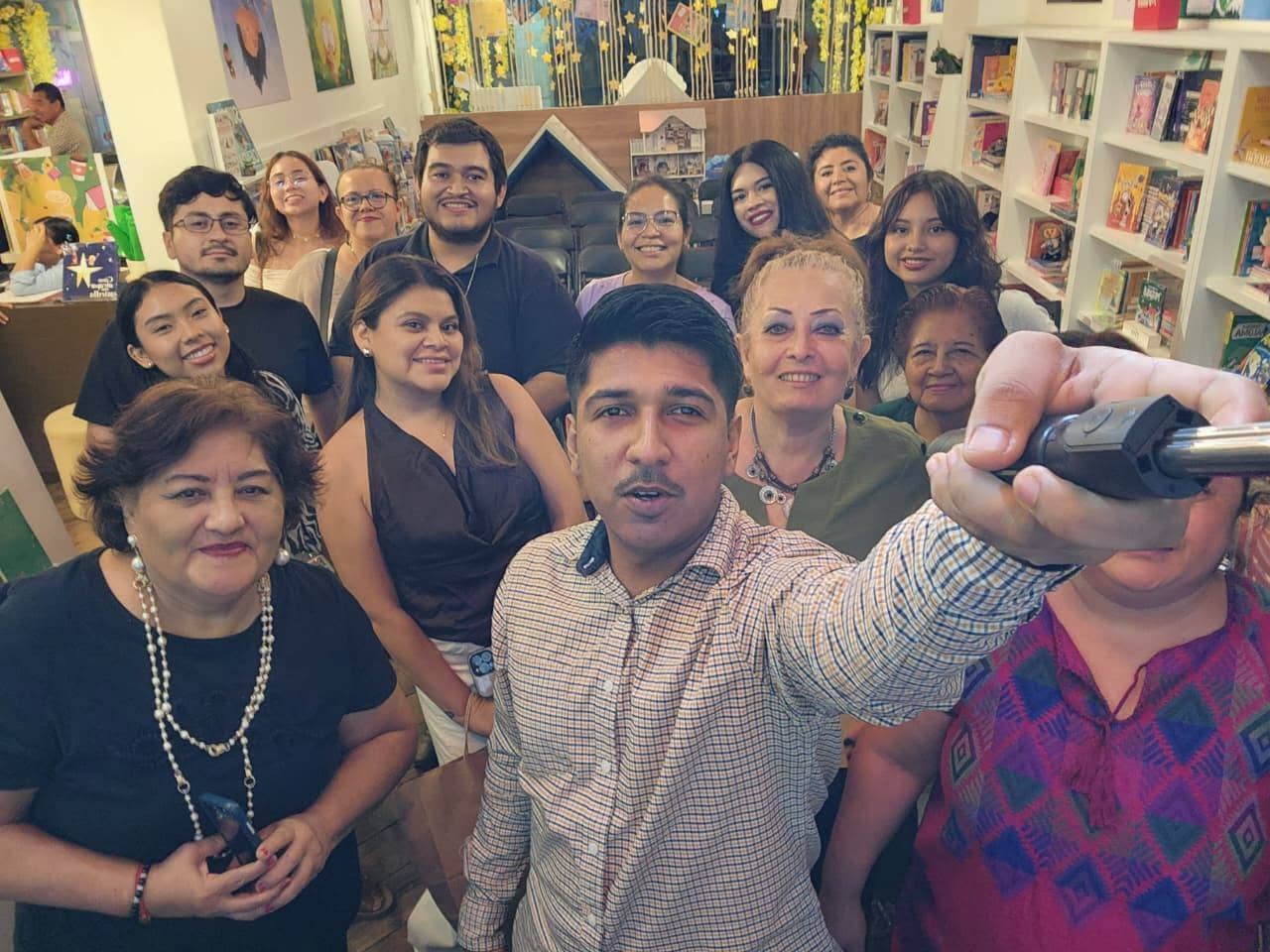 Asistentes al Conversatorio en Gabo Libros